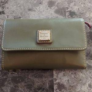 Dooney & Bourke wallet